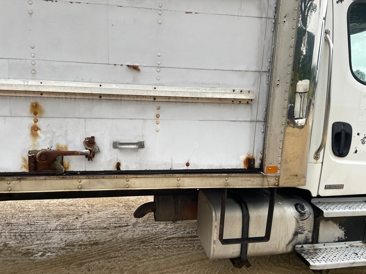 #100-•-2005-freightliner-corp-business-class-m2-straight-truck-(has-wi-title)-image-28