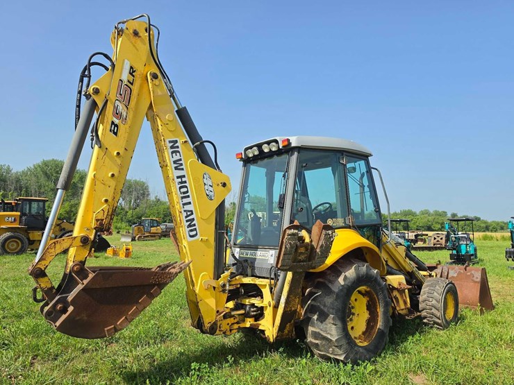new-holland-b95-image-5