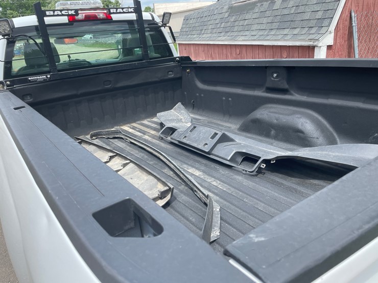 2017-chevrolet-2500-image-33