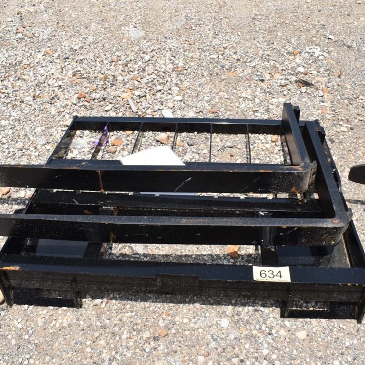 SKID STEER PALLET FORK