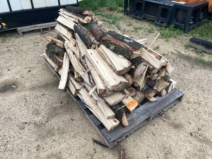 #3432-•-pallet-of-poppler-split-firewood-image-3