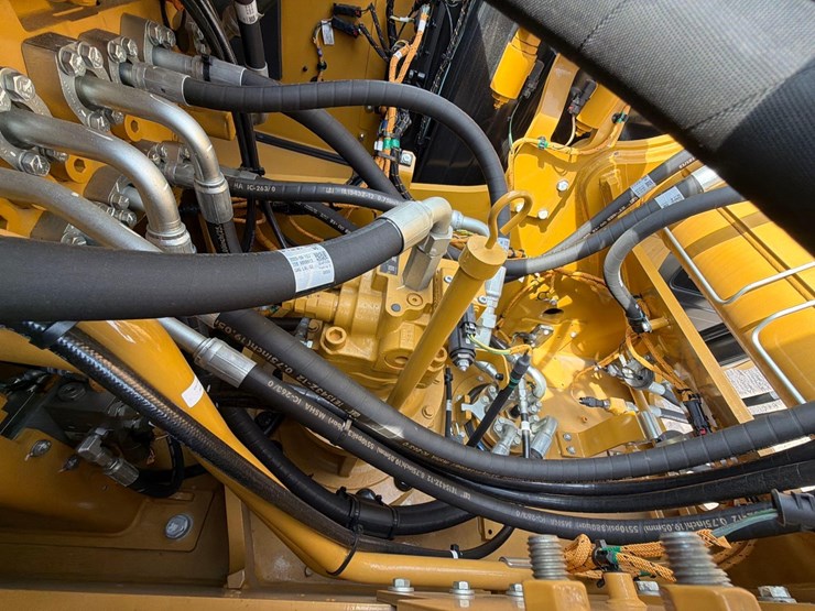 caterpillar-320-image-26