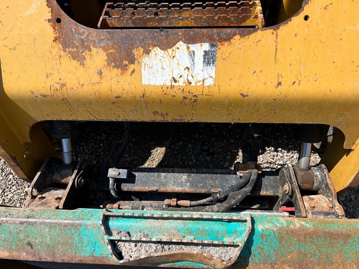 2018-caterpillar-262d-image-11