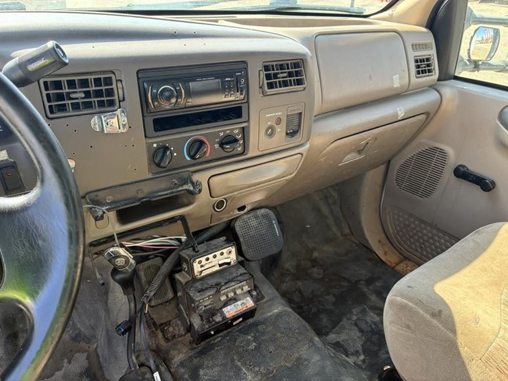 2002-ford-f550-image-34
