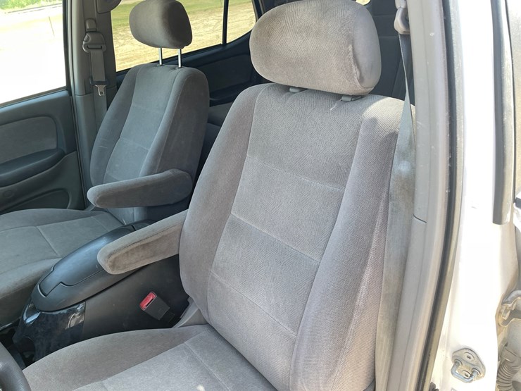 2003-toyota-sequoia-image-41