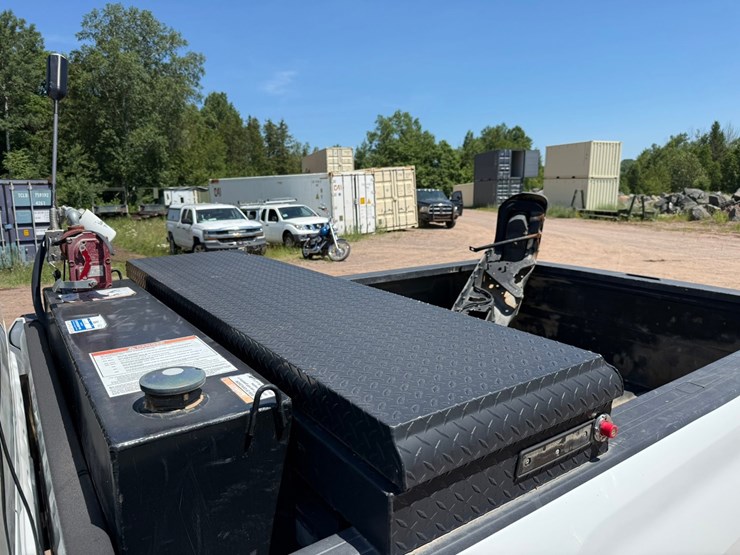 2019-chevrolet-2500hd-image-33