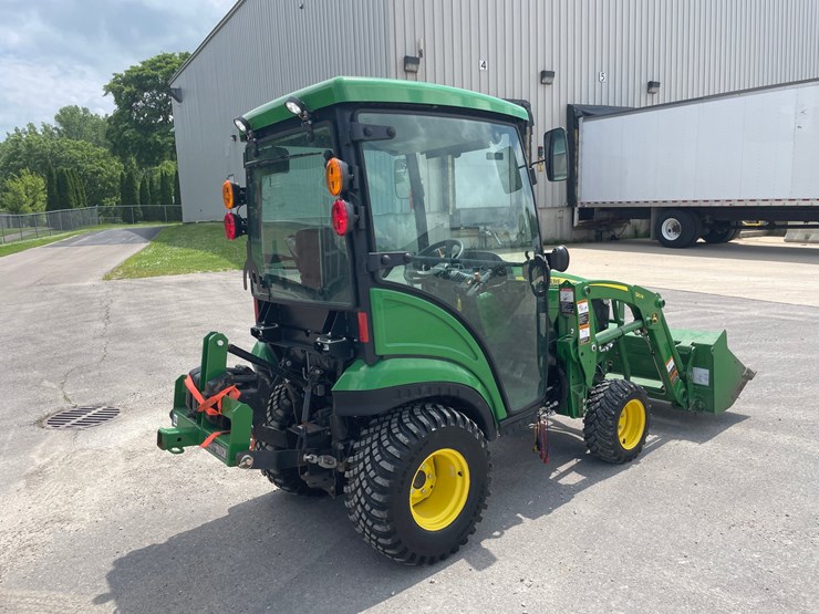 2024-john-deere-1025r-image-5