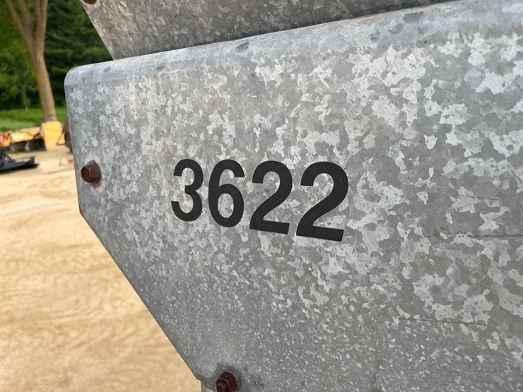 #403-•-new-idea-manure-spreader-image-10