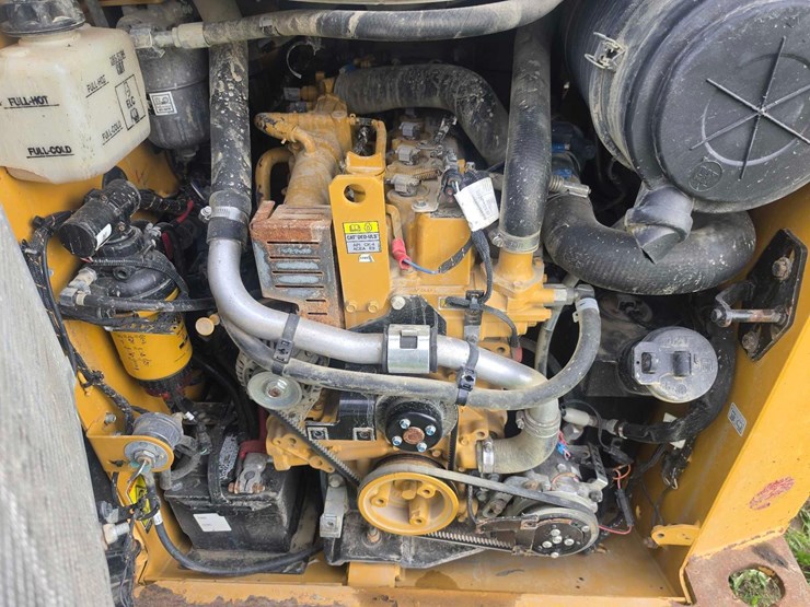 2020-caterpillar-259d3-image-10