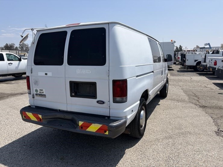 2006-ford-e350-image-3
