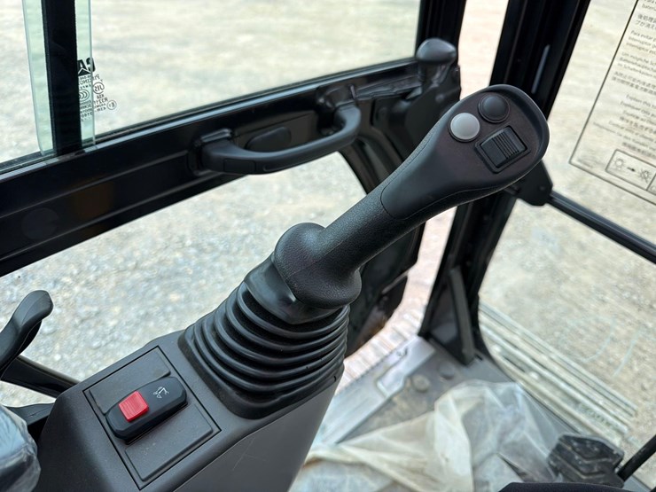 caterpillar-320-image-32