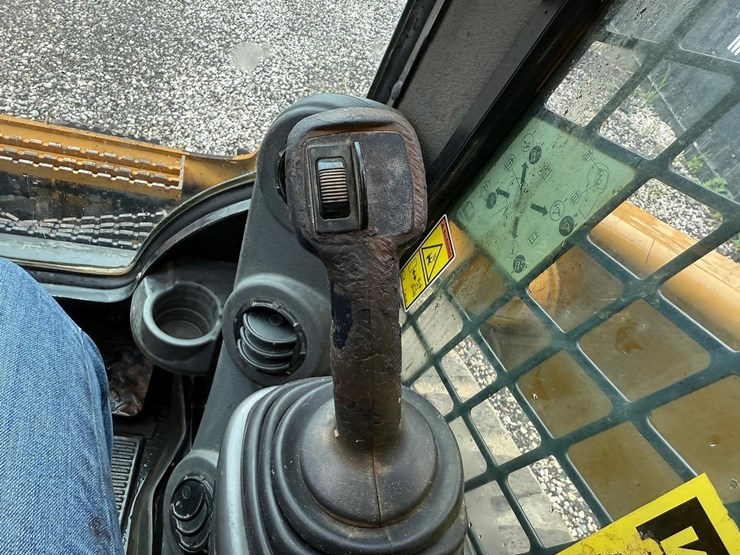 2018-caterpillar-299d2-image-21