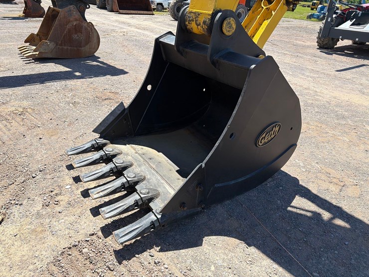 komatsu-pc238us-lc-11-image-17