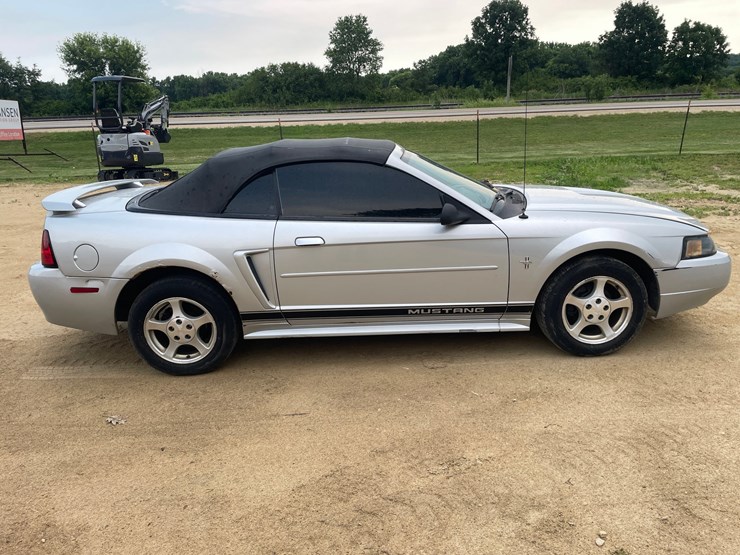 #202-•-2002-ford-mustang-convertible-(has-in-title)-image-4