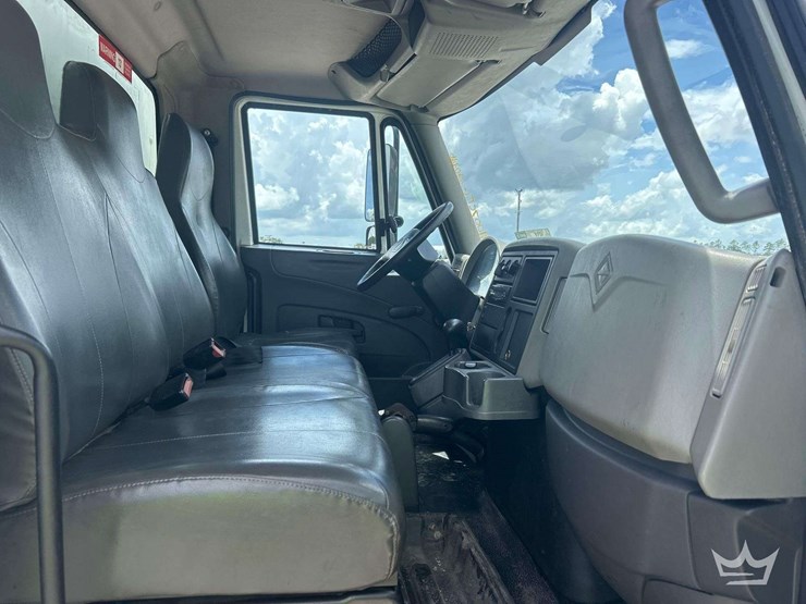 2018-international-durastar-4300-image-25