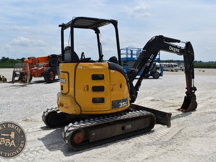 2020-deere-35g-image-15
