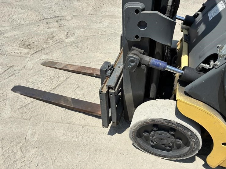 komatsu-fg25st-12-image-8