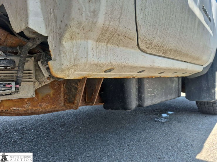2015-chevrolet-silverado-3500hd-image-27