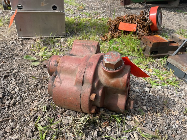 #8336-•-hydraulic-pump-image-2