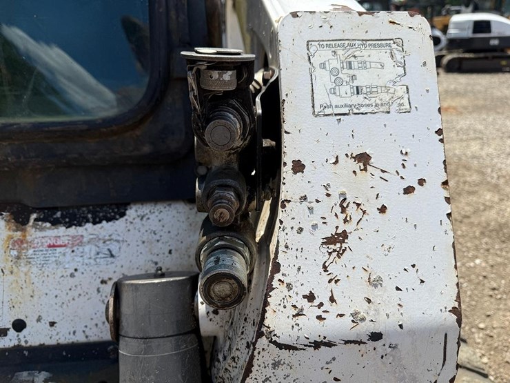 bobcat-t300-image-11