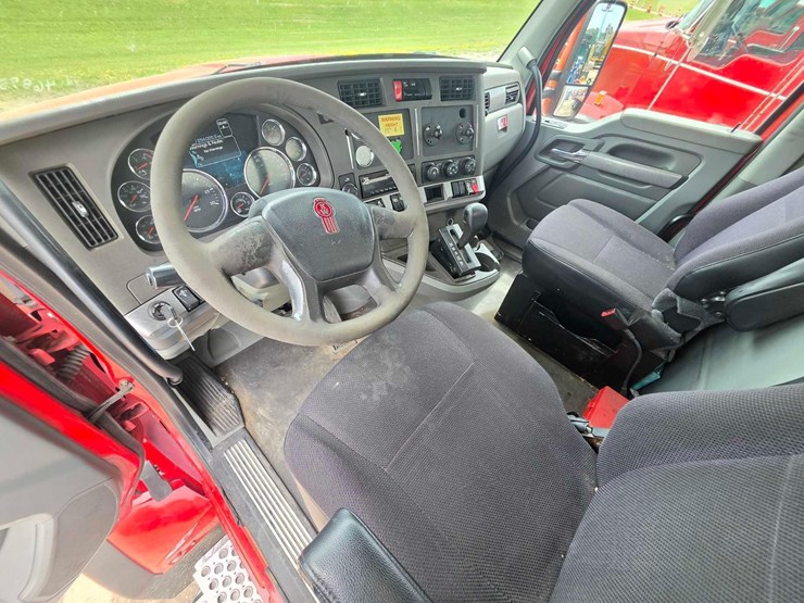 2015-kenworth-t880-image-16