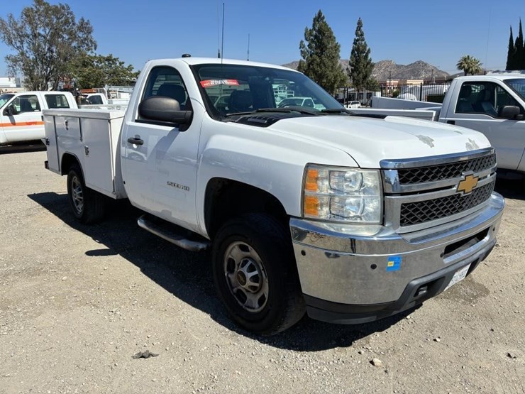 2012-chevrolet-silverado-2500-image-2