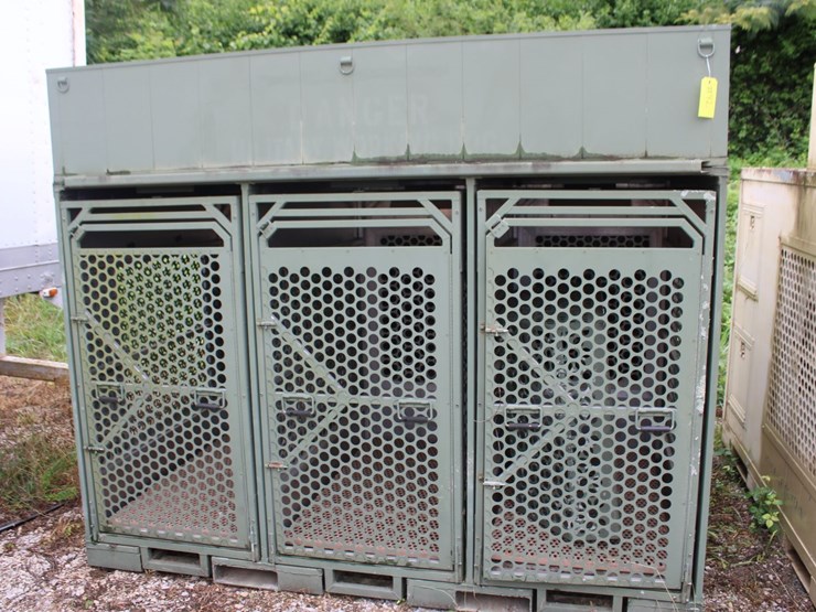 2004-garrett-container-systems-3-compartment-a/c-dog-kennel-with-storage-image-1