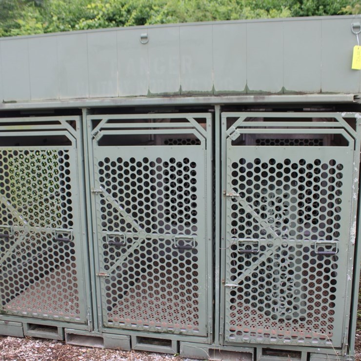2004 Garrett Container Systems 3 Compartment A/C Dog Kennel With Storage