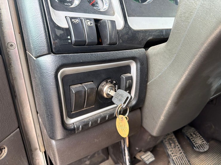 2013-kenworth-t880-image-20