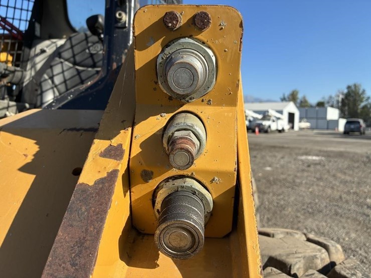 2015-caterpillar-262d-image-12