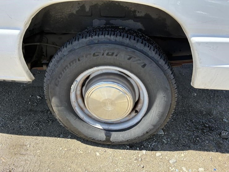 2002-ford-e350-image-5