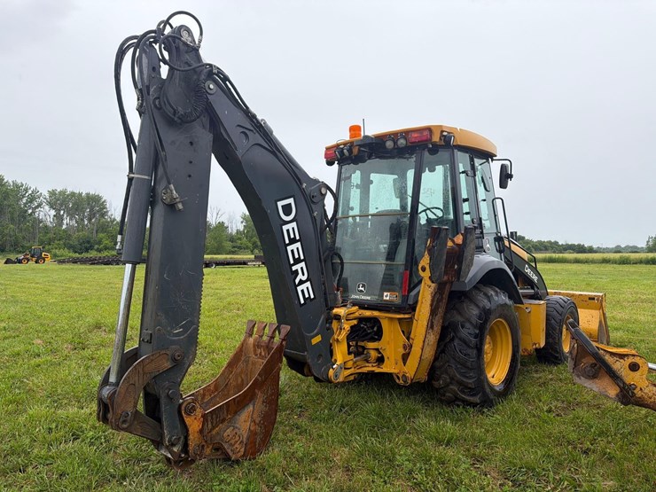 2021-john-deere-310-image-6