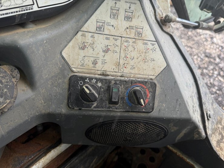 2020-bobcat-t595-image-27