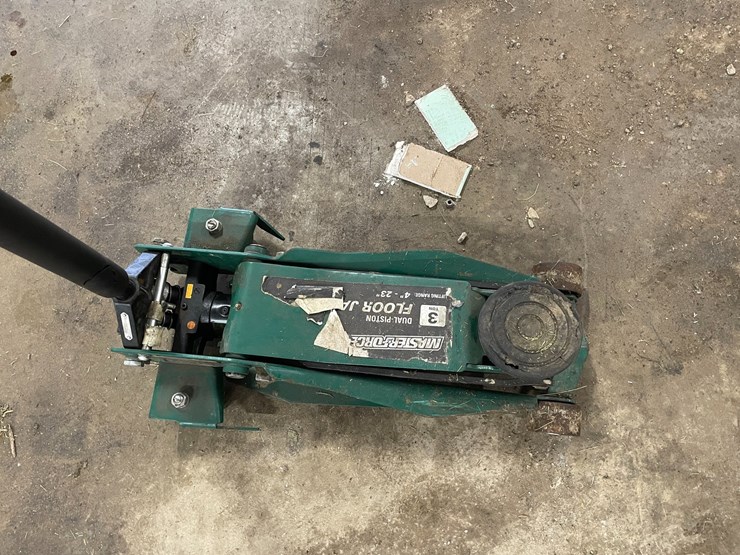 #8754-•-masterforce-3-ton-floor-jack-image-2