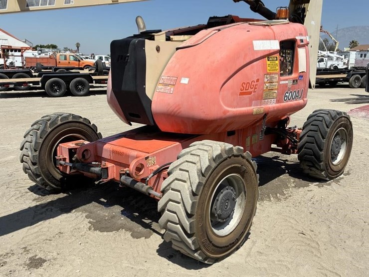 2002-jlg-600aj-image-13
