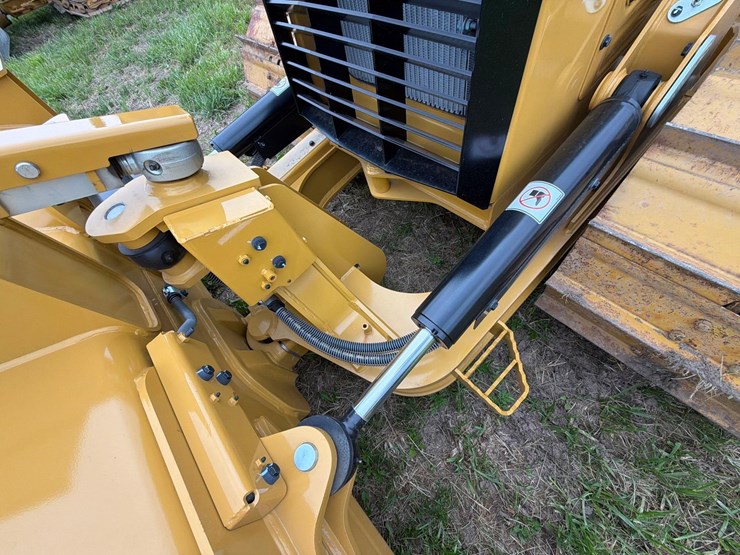 caterpillar-d1-lgp-image-21