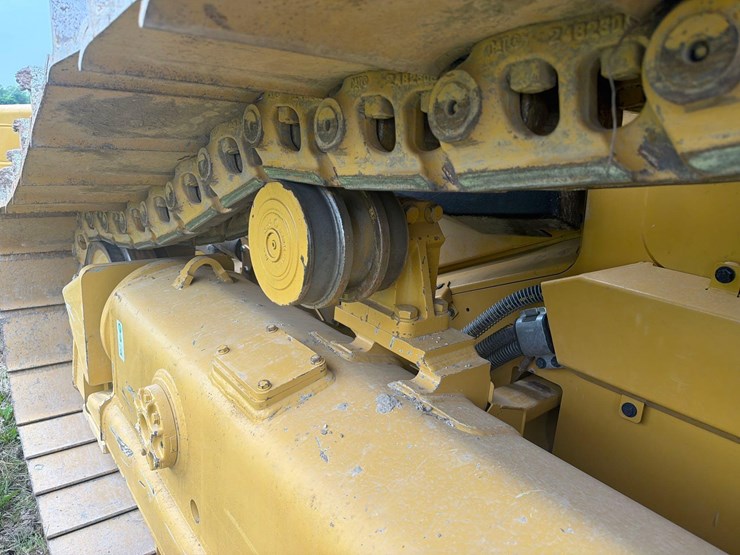 2026-caterpillar-d6-image-12
