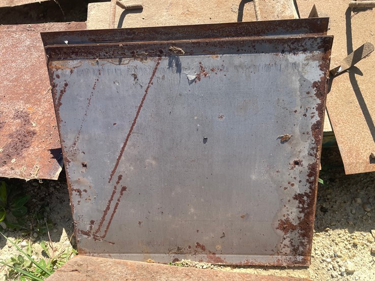 #3377-•-(1)-entrance-silo-door,-(8)-silo-doors,-and-(4)-blank-metal-sheets-image-20