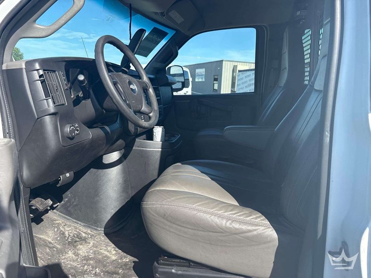 2016-chevrolet-express-2500-image-12
