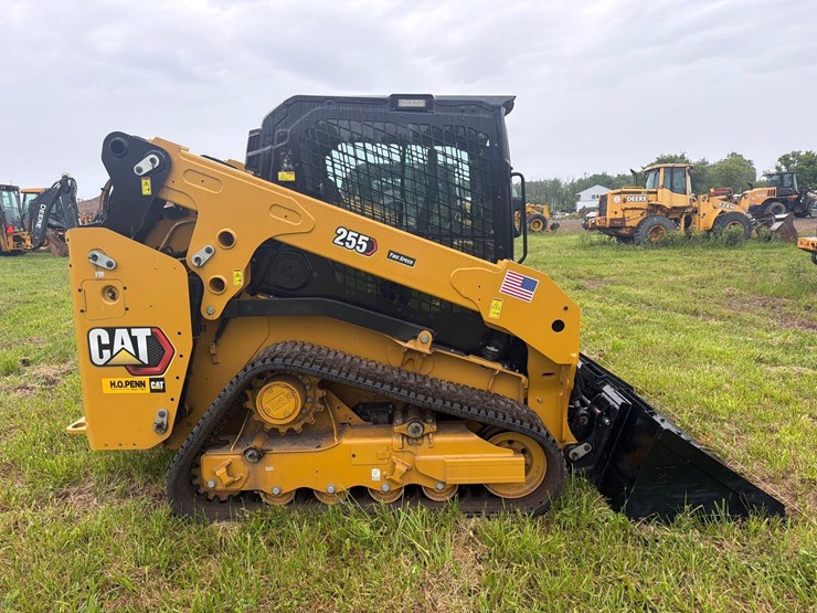 2025-caterpillar-255-image-5