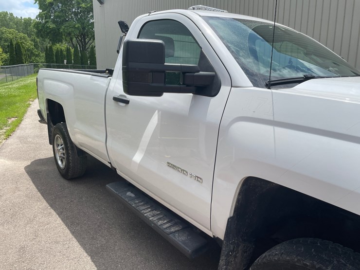 2017-chevrolet-2500-image-18