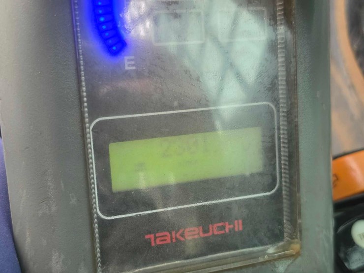 2008-takeuchi-tl8-image-23