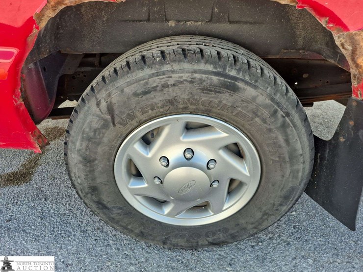 2012-ford-cargo-image-40