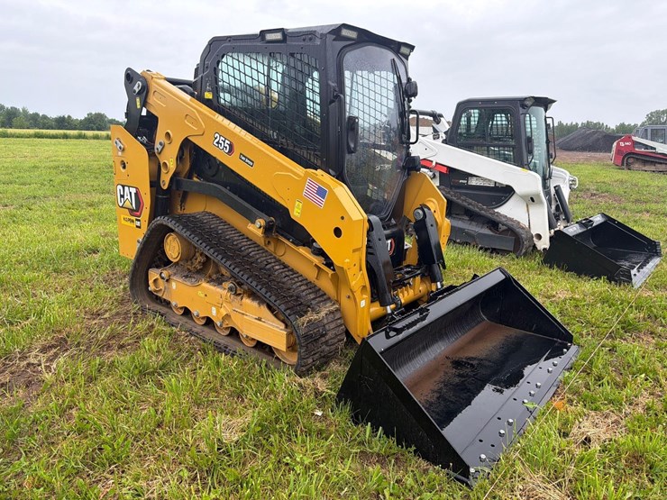 2026-caterpillar-255-image-4