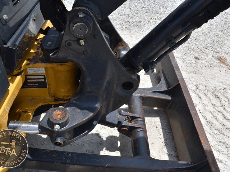 2020-deere-35g-image-28