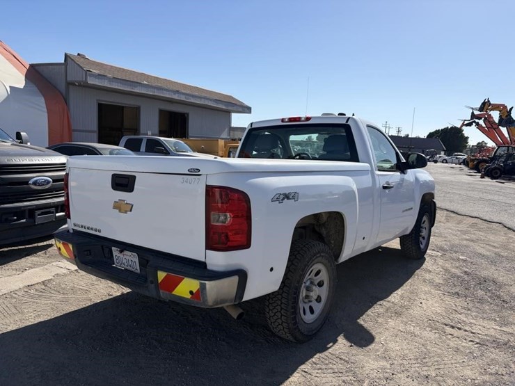 2011-chevrolet-silverado-1500-image-3