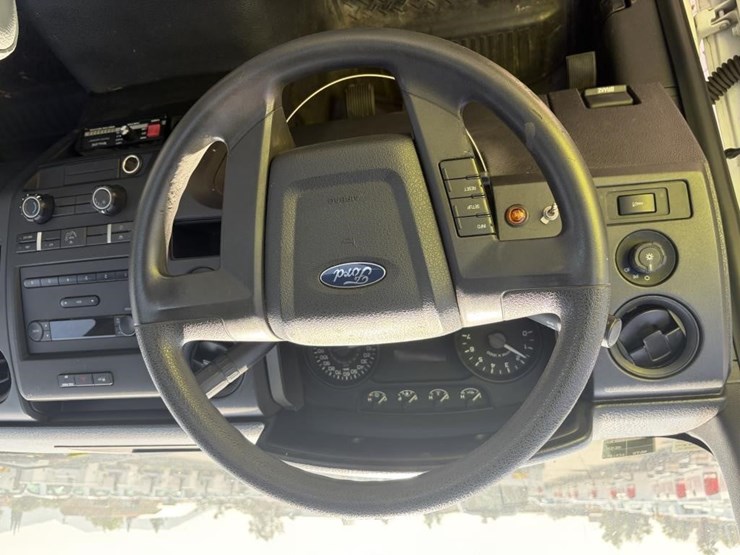 2011-ford-f150-image-13