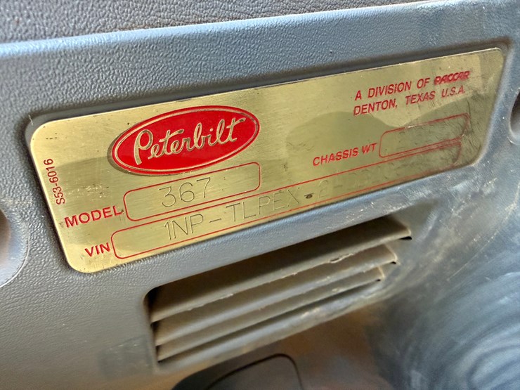 2013-peterbilt-367-image-21
