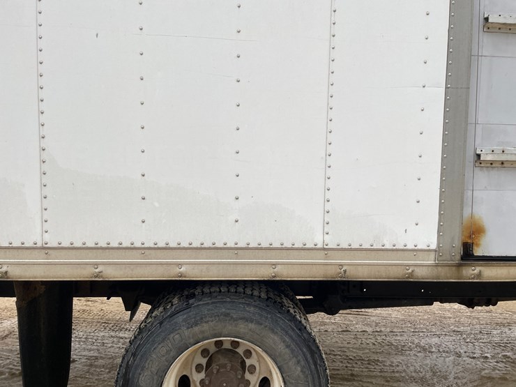 #100-•-2005-freightliner-corp-business-class-m2-straight-truck-(has-wi-title)-image-32
