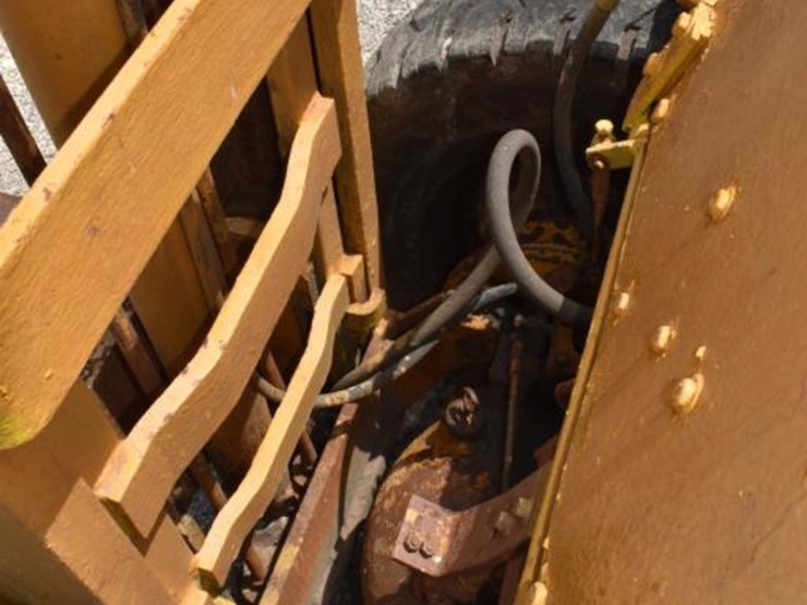 white-forklift-(not-running)-(serial-#-not-found)-(showing-appx-1,745-hours-image-13